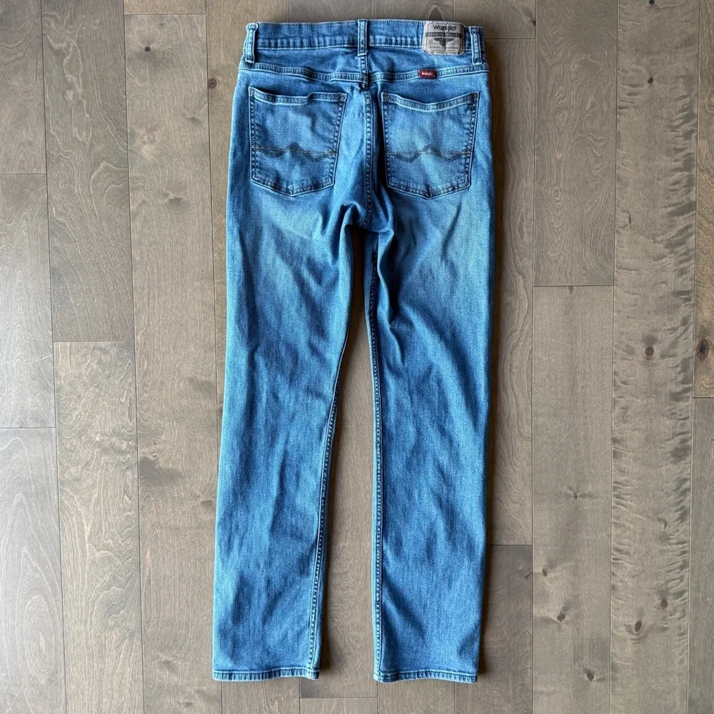 Wrangler Slim Straight Flex 30x32 5 Pocket Zip Button Denim Jean